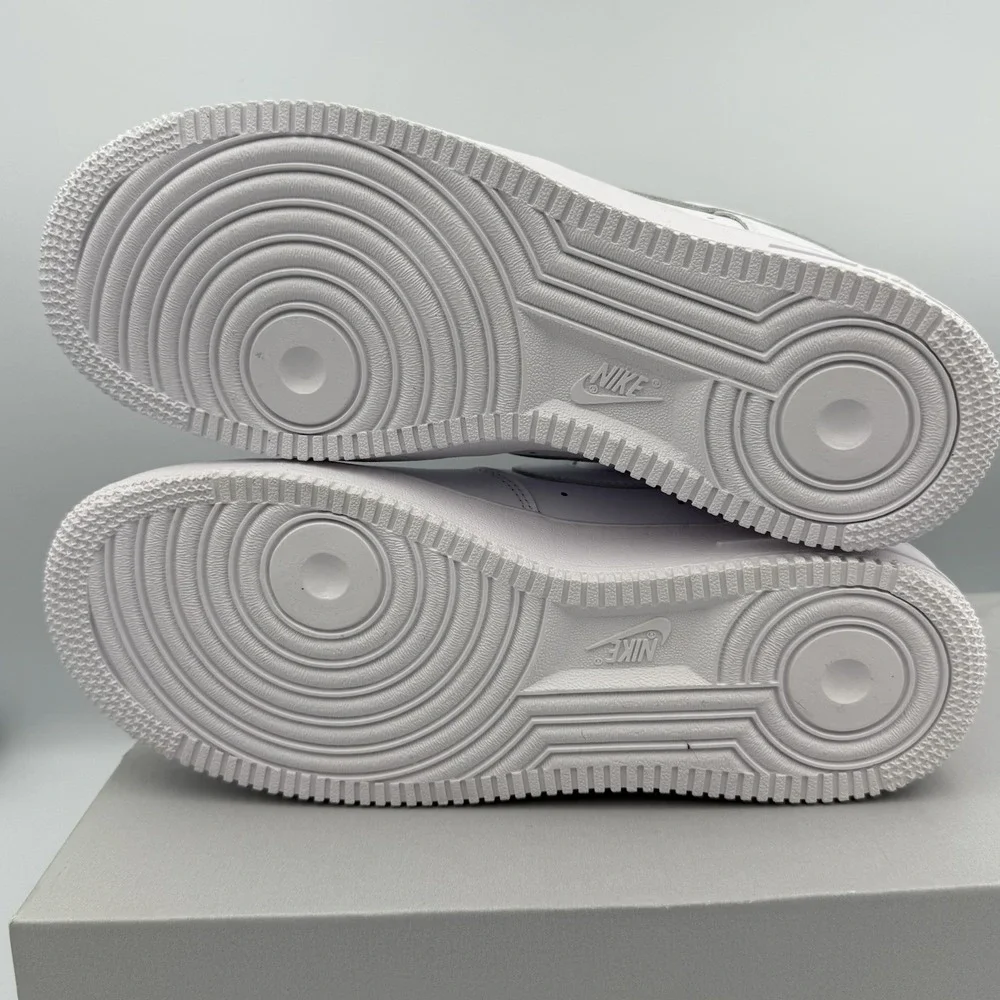 Nike Air Force 1 '07 Womens‎ Sneakers Triple White In Size 8.5 [DD8959 100]